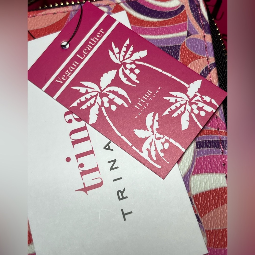 ❤️Trina Turk Wallet/ Wristlet NWT
Anemone Swirl Pattern Wallet in Pink &Purple - Picture 6 of 10